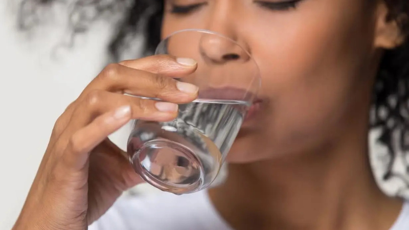 woman-drinking-water